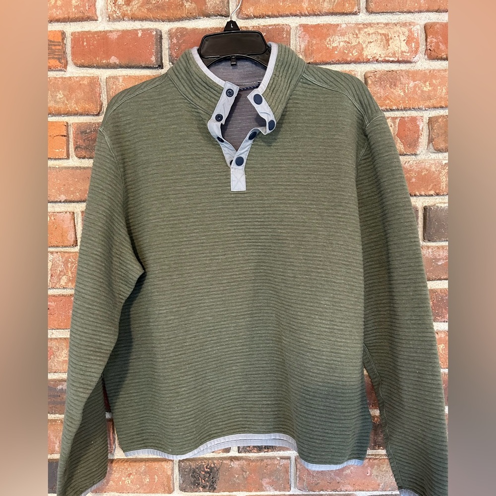 Men’s Southern Tide Pullover in Hunter green. Size large.